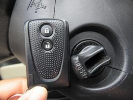 今流行でとても便利なスマートキーも装備！キー開閉もキーフリーで行えて便利ですよ！