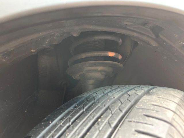 お車を安心してお乗りいただく為には、足回りの定期点検が欠かせません。サービスサポート（有償保証）では無料点検もご提供しており、安心のカーライフをお過ごしいただけるサポート体制が整っています。