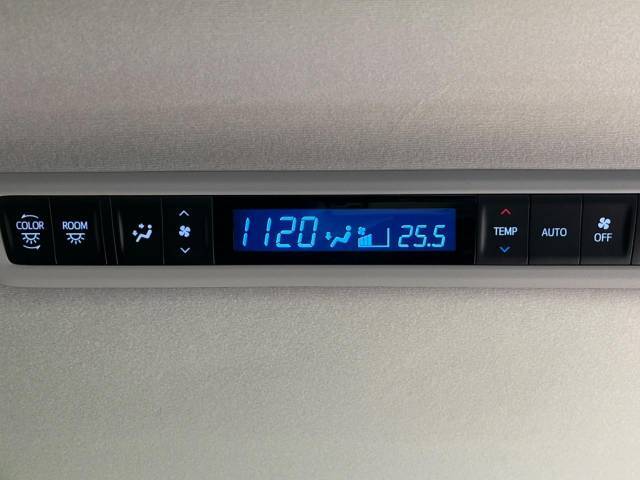 【リアオートエアコン】広い後部座席には必須の機能！風量や温度を自動で調整し前席と同様な車内環境にしてくれるリアオートエアコンを装備。夏の暑さも冬の寒さもストレスなく快適にお過ごしいただけます♪