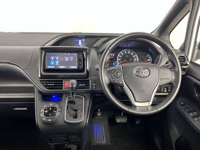 車内はルームクリーニングを実施済みです！綺麗な状態ですので、お気軽にご来店くださいね！