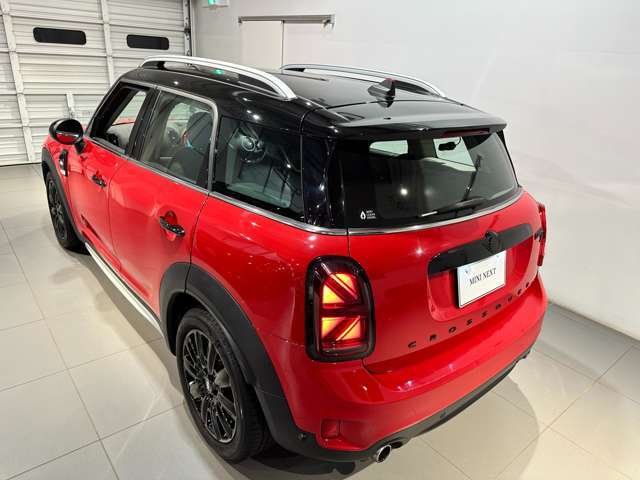 MINIを熟知したメカニックによる100項目の点検・整備を行います。不具合箇所、交換時期に達している部品に関しましては、全て弊社負担で交換してからのご納車となります。