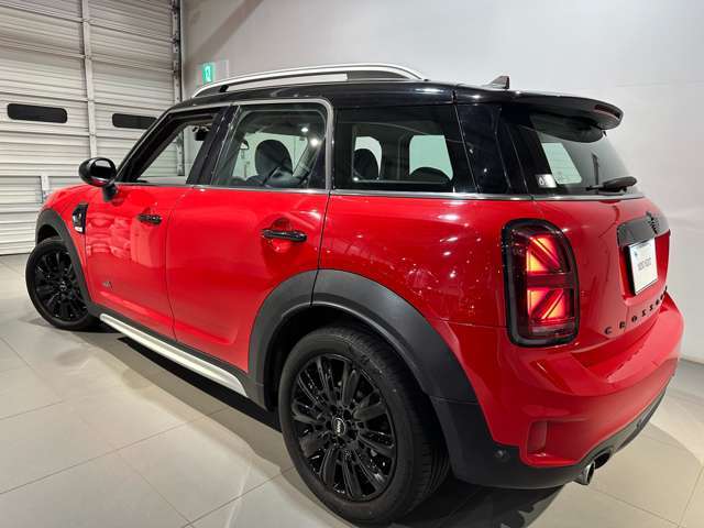 MINIを熟知したメカニックによる100項目の点検・整備を行います。不具合箇所、交換時期に達している部品に関しましては、全て弊社負担で交換してからのご納車となります。