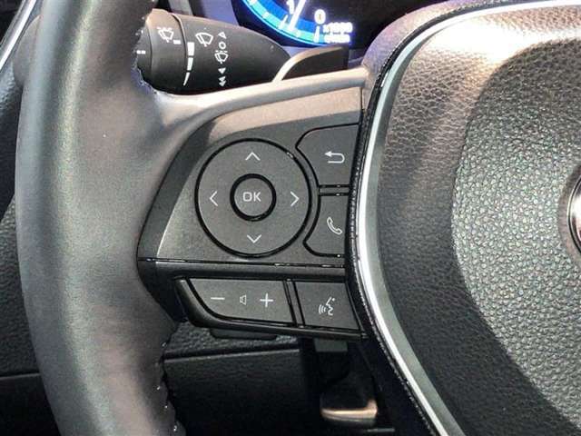 ステアリングスイッチで、安全運転！前方から目線を外さないように！