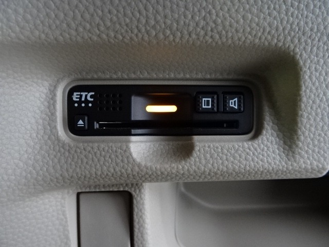 ETC付！高速道路の料金所はキャッシュレスで通過です！サービスエリア等にあるスマートインターの出入りも利用可能でとっても便利☆ご納車後すぐにお使い頂けるようセットアップしてのお渡しとなります。