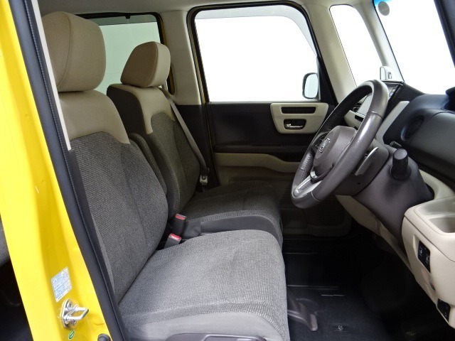 すわり心地の良い運転席・助手席です。長時間のドライブの疲れ軽減に貢献します。どうぞ快適なドライブを♪