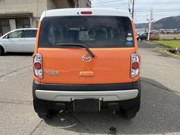 室内展示場を完備しておりますので、天候の悪い日でもゆっくりと車両をご覧下さい。