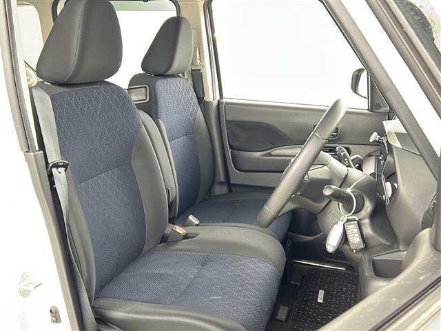 【運転席】座り心地が良いシートなので長時間の運転でも快適にお過ごしいただけます。新品のフロアマットのご注文も可能です。掲載箇所以外にご希望の写真がございましたらお気軽にお問い合わせ下さい。