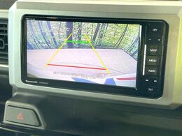 【バックカメラ】駐車時に後方がリアルタイム映像で確認できます。大型商業施設や立体駐車場での駐車時や、夜間のバック時に大活躍！運転スキルに関わらず、今や必須となった装備のひとつです！