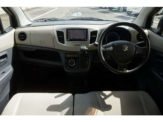 車内は細かなところまで清掃していますのでとてもきれいになってます。