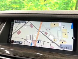 ●純正ナビ:一体感のあるナビは、高級感ある車内を演出してくれます。Bluetooth再生などオーディオ機能も充実しておりますので、運転もより楽しめます♪