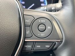 【レーダークルーズコントロール】高速道路での長距離走行が楽に！！自動で速度を保つクルーズコントロールが、衝突軽減システムと連携し、前方の車両を感知して車間を保つように速度調節してくれます！！