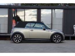 当店ホームページhttps://thephoenix.co.jpをご覧ください。