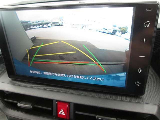 バックモニターで、後方を確認しながら安心して駐車することができます。運転初心者も熟練者も必須の機能ですよ！