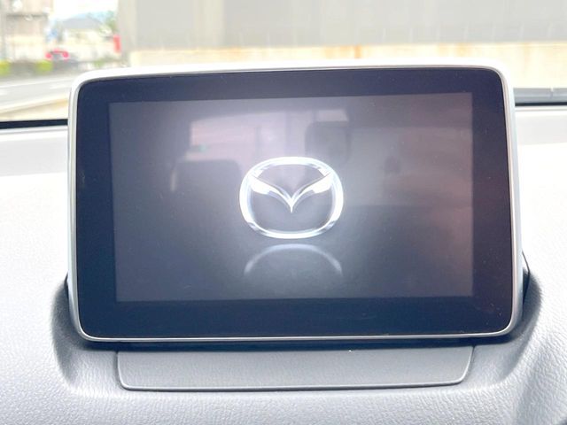 【メーカー純正ナビ】インテリアに溶け込むスタイリッシュな「専用設計」メーカーナビを装備♪視認性や操作性など基本性能にも優れ、より上質なカーライフをお楽しみいただけます。