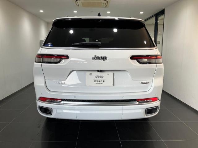 後ろから見ても存在感のあるお車です。