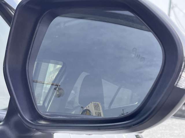 内装はルームクリーニング（室内清掃）後の納車となります♪♪　外装ももちろん磨き後の納車となります！！　プロスタッフがまごころ込めて仕上げます！！
