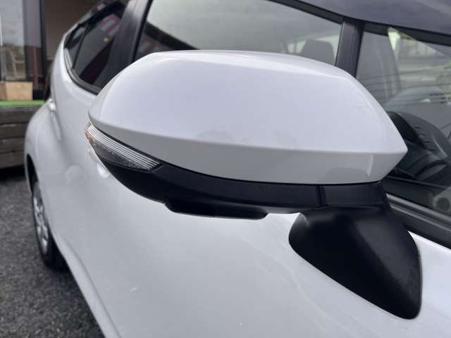 内装はルームクリーニング（室内清掃）後の納車となります♪♪　外装ももちろん磨き後の納車となります！！　プロスタッフがまごころ込めて仕上げます！！
