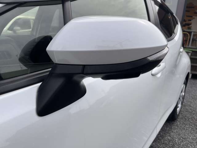 内装はルームクリーニング（室内清掃）後の納車となります♪♪　外装ももちろん磨き後の納車となります！！　プロスタッフがまごころ込めて仕上げます！！