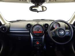 全国納車可能で御座います。納車方法及び費用に付きましては、気軽にコーディネーターまでご相談下さいませ。遠方のご納車際も我々がしっかりサポートさせて頂きます。お気軽にスタッフまでご相談下さいませ。