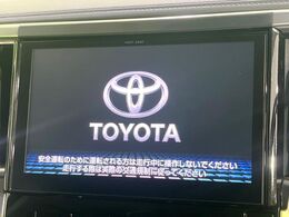 【純正10型ナビ】人気の純正ナビを装備しております。ナビの使いやすさはもちろん、オーディオ機能も充実！キャンプや旅行はもちろん、通勤や買い物など普段のドライブも楽しくなるはず♪