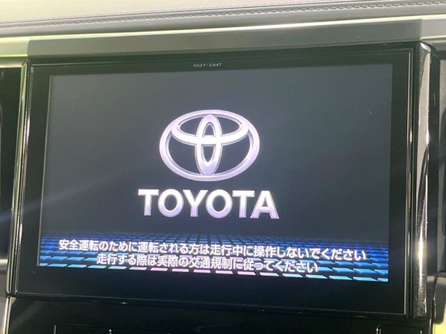 【純正10型ナビ】人気の純正ナビを装備しております。ナビの使いやすさはもちろん、オーディオ機能も充実！キャンプや旅行はもちろん、通勤や買い物など普段のドライブも楽しくなるはず♪