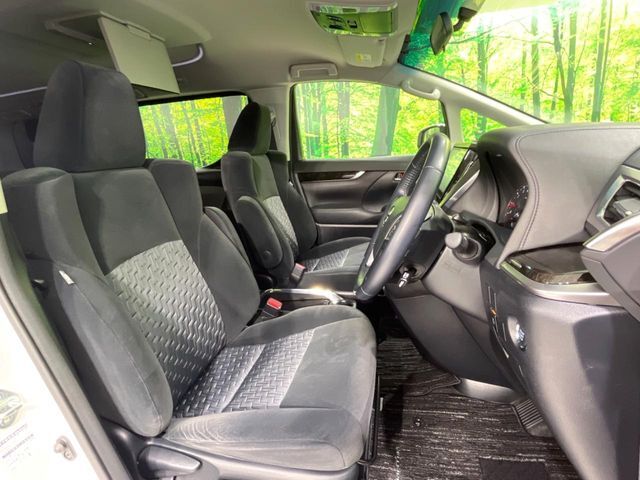 運転席シート廻りは使用感も少なく、良好な状態となっています。丁寧に使われていたことがよくわかりますね。