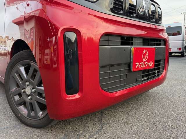 フロントバンパー周辺に目立つ傷はございません。