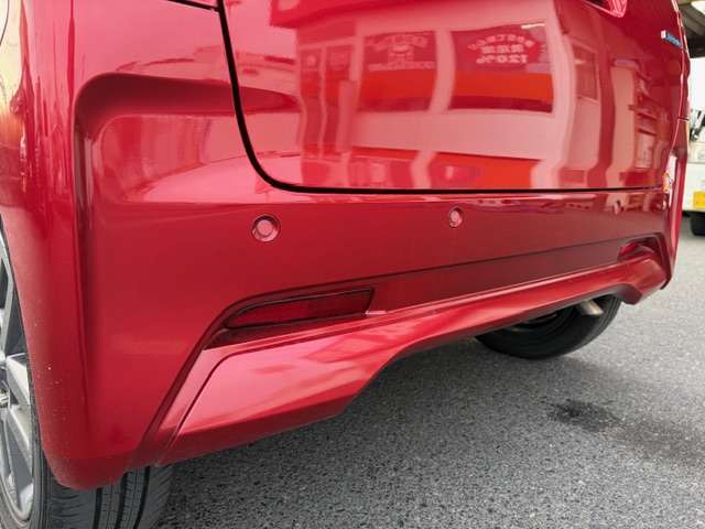 リヤバンパー周辺も目立つ傷はございません。