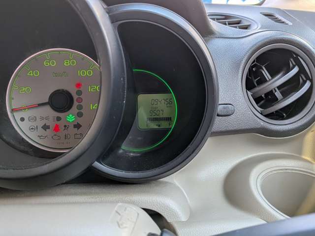 見やすいメーターパネル♪走行距離は94,796kmです！