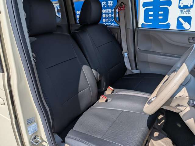 運転席は足元も広く快適です！