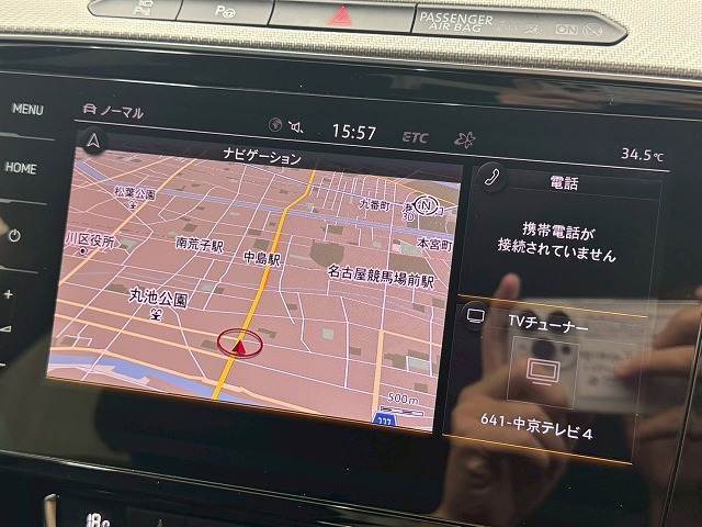 【純正メモリナビ】装備でフルセグTV視聴やBluetooth等充実装備。