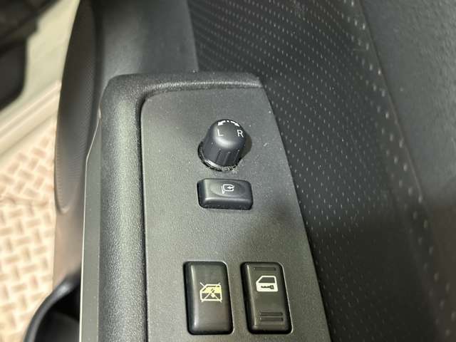 納車前にはスタッフによってピカピカに仕上げてご納車致します。オプションでガラスコーティングなどオススメ品も格安で承ります！
