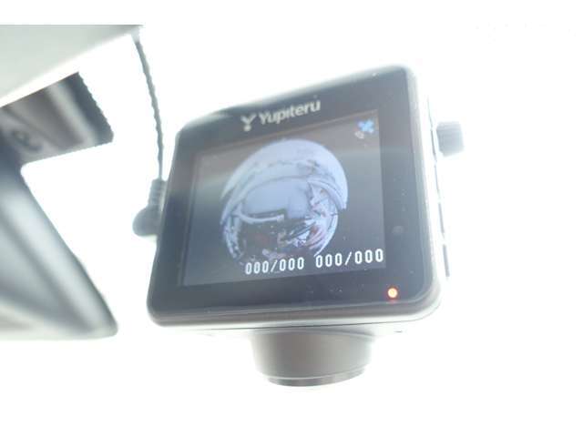 フロントには360度タイプのドラレコを内蔵