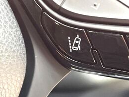 【トヨタセーフティセンス】走行中に前方の車両等を認識し、衝突しそうな時は警報とブレーキで衝突回避と被害軽減をアシスト。より安全にドライブをお楽しみいただけます。