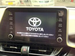 【純正8型ナビ】人気の純正ナビを装備しております。ナビの使いやすさはもちろん、オーディオ機能も充実！キャンプや旅行はもちろん、通勤や買い物など普段のドライブも楽しくなるはず♪