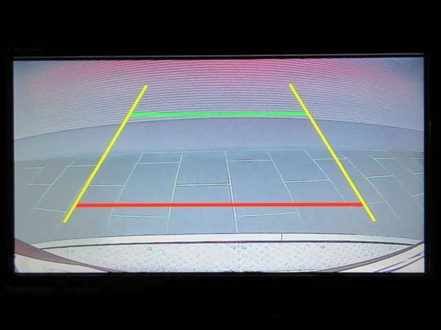 バックモニターで後方確認ができます。