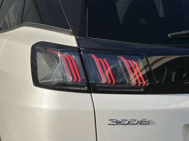 テールライトは3本のLEDとなっており、プジョーのブランドアイデンティティを確立させます！