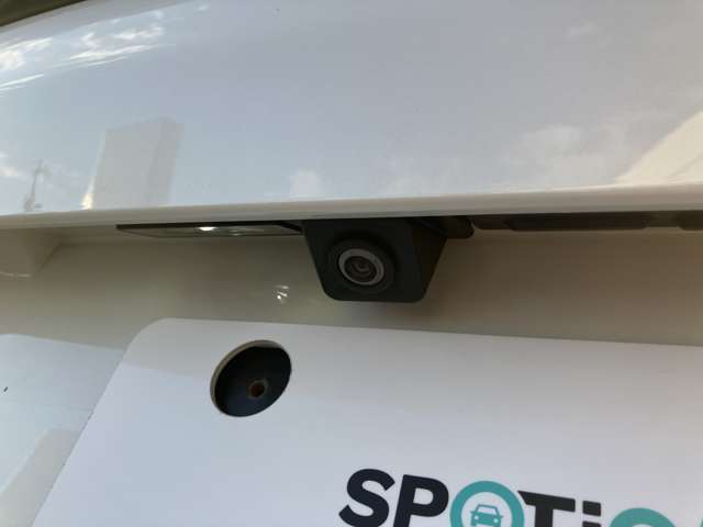 バックカメラも装備しておりますので、駐車の際にも安心です！