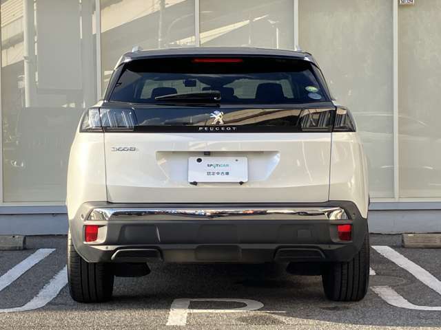 高い技術力と豊富な経験を誇るメカニックが在籍しておりますので、緊急の際もお客様のカーライフをお守りします。ご購入後のアフターサービスも安心してお任せください。