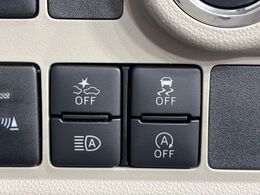 【スマートアシスト】走行中に前方の車両等を認識し、衝突しそうな時は警報とブレーキで衝突回避と被害軽減をアシスト。より安全にドライブをお楽しみいただけます。