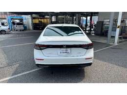 外装は、専任のスタッフが真心込めて丁寧にワックス磨きをしておりますので、ピカピカに仕上がっております。中古車でもこのキレイな状態は必見です！