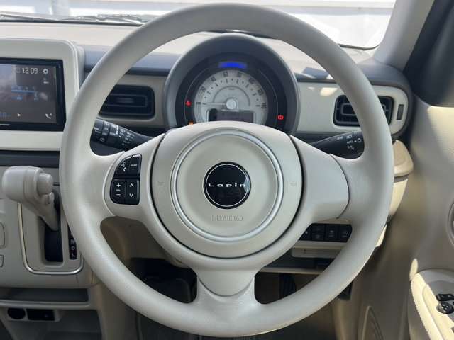 【ステアリング】運転時に毎回握るステアリング、綺麗な状態です。