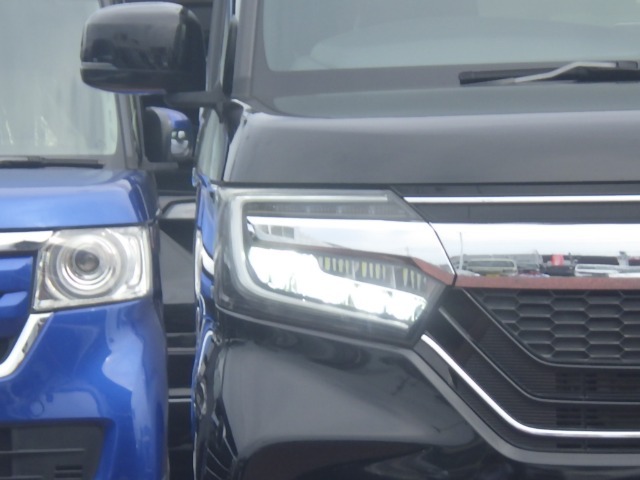 ★LEDヘッドライト搭載★ 白っぽく光る明るく省電力なLEDライト！先進的な白い輝きでフロントフェースを引き締めます☆