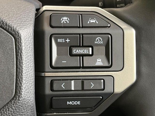 【トヨタセーフティセンス】走行中に前方の車両等を認識し、衝突しそうな時は警報とブレーキで衝突回避と被害軽減をアシスト。より安全にドライブをお楽しみいただけます。