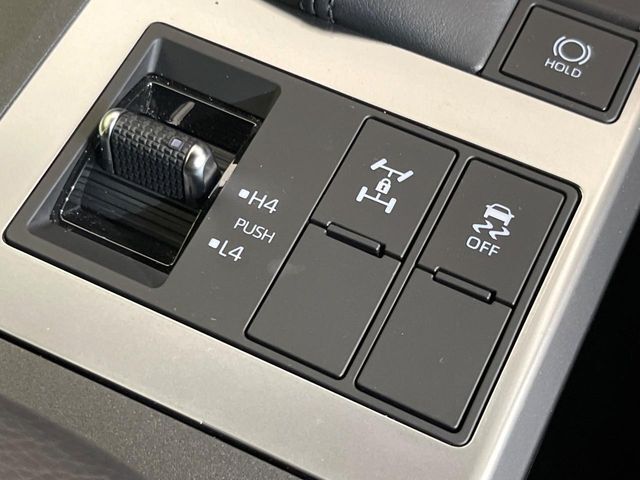 4WDのお車ですので、雪道でも安心です♪降雪地地域にお住まいの方以外にも、ウィンタースポーツが趣味の方や降雪地域へ帰省される機会がある方にもおすすめ！