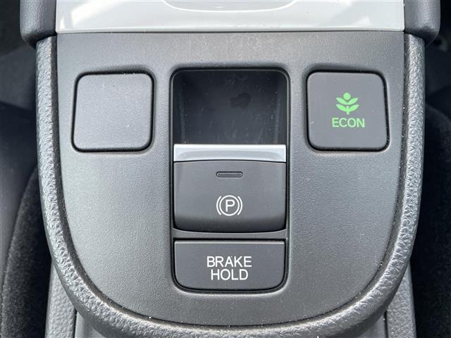 気になる車はすぐにお問い合わせください！画面右側の0066から始まる無料ダイヤルからお問い合わせ下さい！専門スタッフがお車のご質問にお答えいたします！