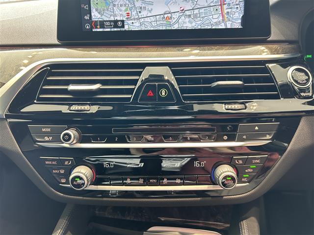 【エアコン】『エアコン装備』の画像になります。暑い夏でも寒い冬でも、車内に快適な空気を届けるので、いつでも快適な車内空間を創り上げます！