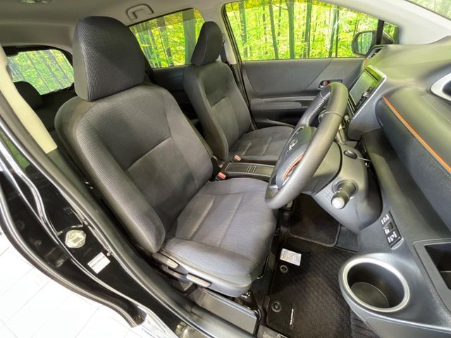 運転席シート廻りは使用感も少なく、良好な状態となっています。丁寧に使われていたことがよくわかりますね。