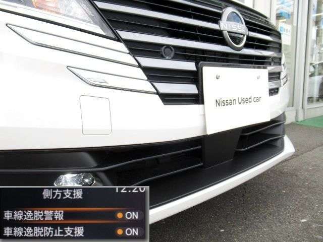 走行車線を逸脱しそうな場合、メーター内ディスプレイへの警告表示と、ブザーで注意喚起してくれる！！LDW（車線逸脱警報）と、ハンドルの振動で車線内に戻るように促してくれる、LDP付！！