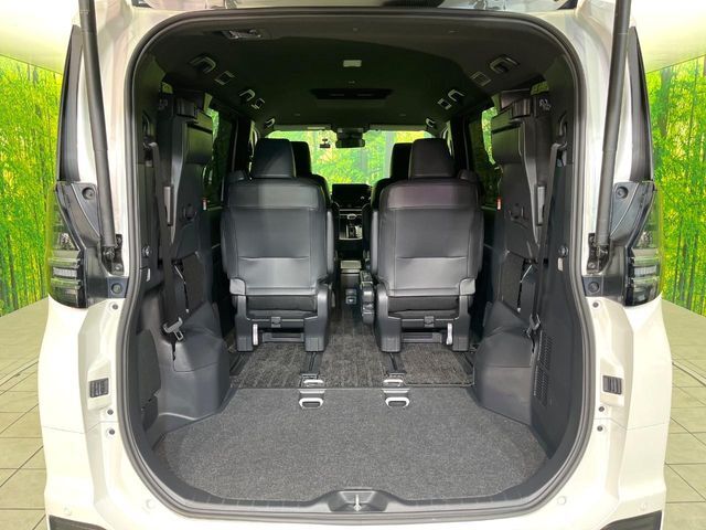 普段のお買い物や通勤、送迎等に十分な荷室スペースを確保しております。セカンドシートを倒すと、大きな荷物の積載も可能です♪